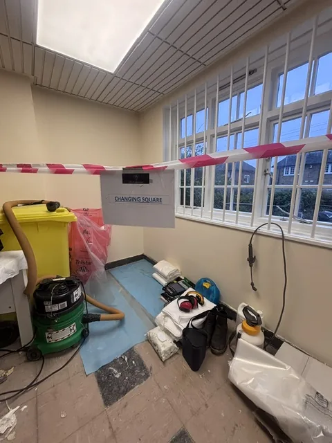 Asbestos floor tile and bitumen removal in Barnes